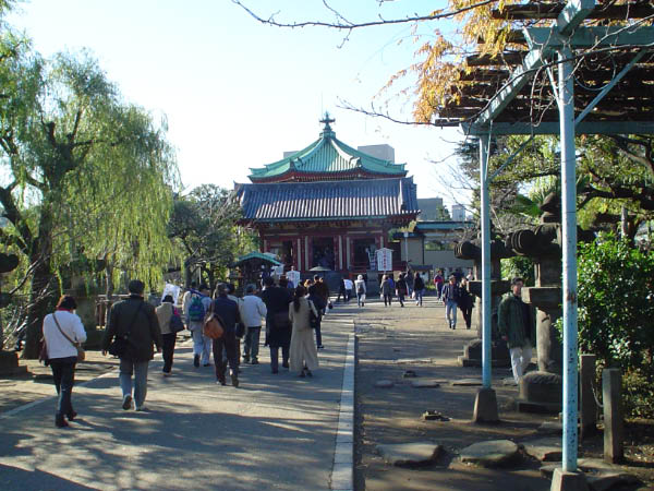 Shinobasu Pond Temple